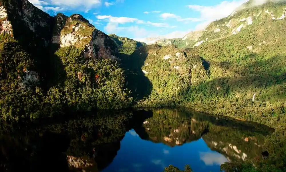 10 leyendas del Perú que debes saber 12 La Laguna de los Condores
