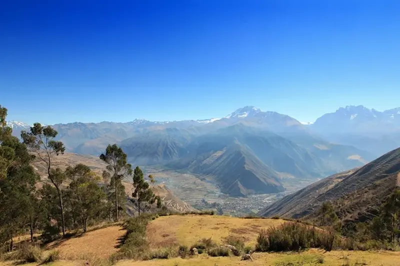 Imagen del clima de Perú en enero en las montañas, donde se ve en sol en todo su esplendor