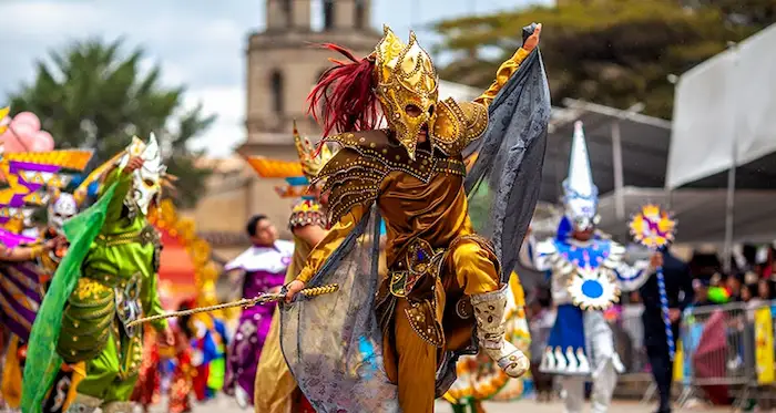 Danzantes en medio del carnaval de Cajamarca