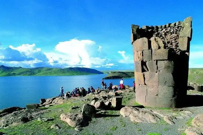 Tour Chullpas de Sillustani desde Puno