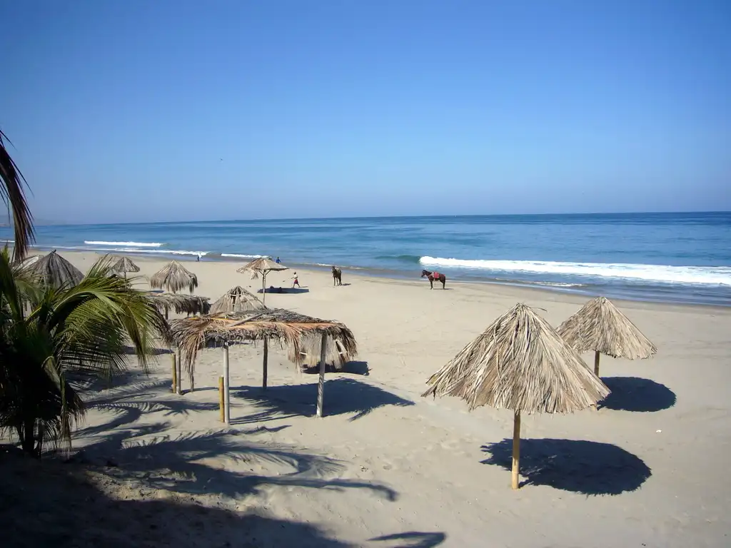 Mancora para playa descanso y vida nocturna