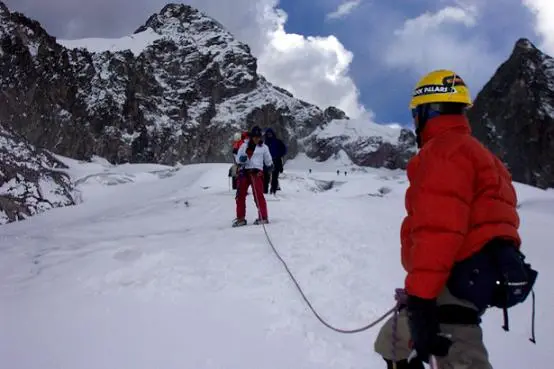 Nevado Rajuntay una experiencia imperdible para conocer los Andes peruanos